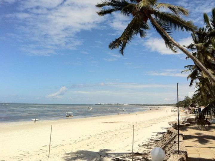 Kenya Bay Beach Hotel Бамбурі Екстер'єр фото