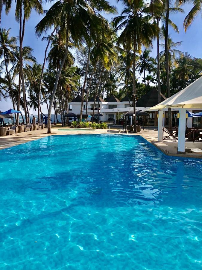 Kenya Bay Beach Hotel Бамбурі Екстер'єр фото