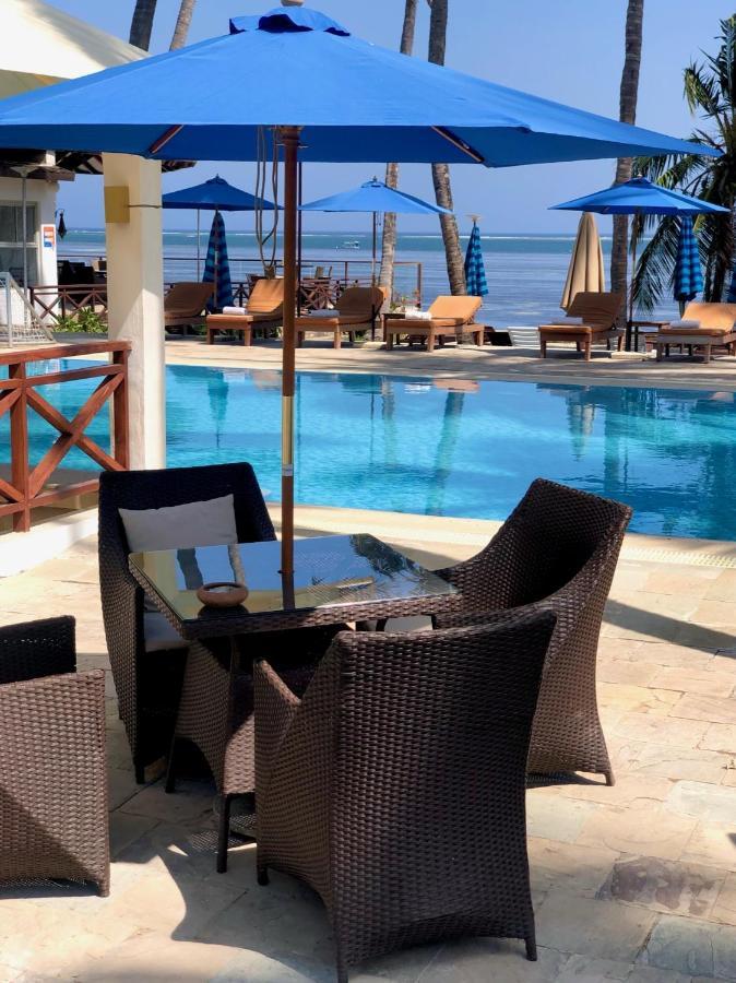 Kenya Bay Beach Hotel Бамбурі Екстер'єр фото