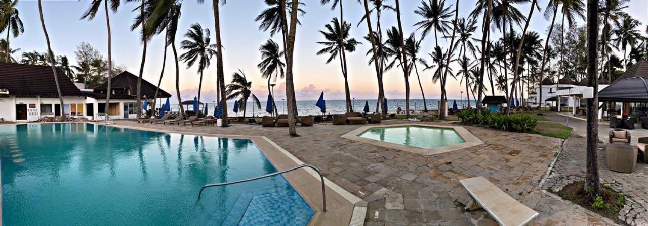Kenya Bay Beach Hotel Бамбурі Екстер'єр фото