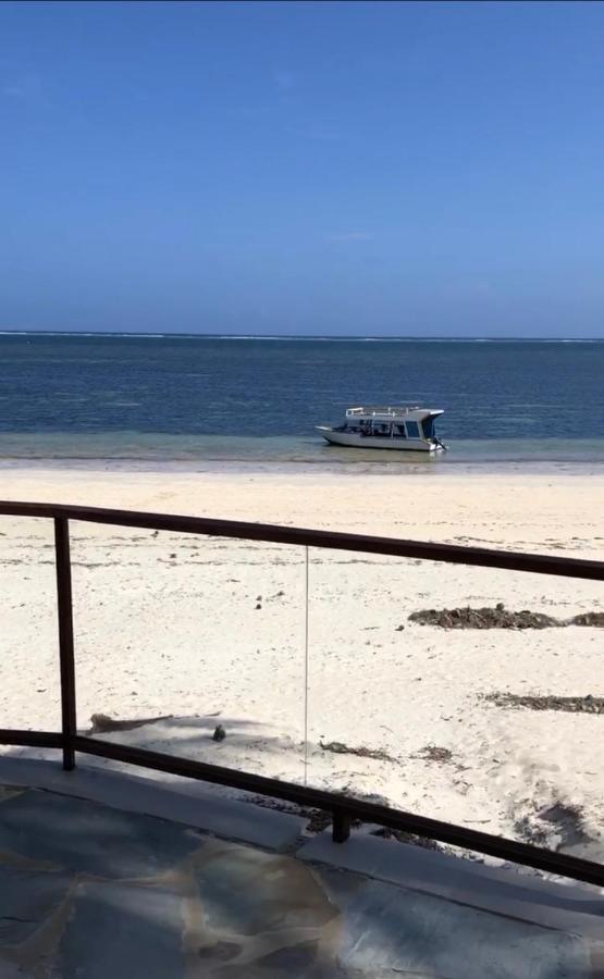 Kenya Bay Beach Hotel Бамбурі Екстер'єр фото