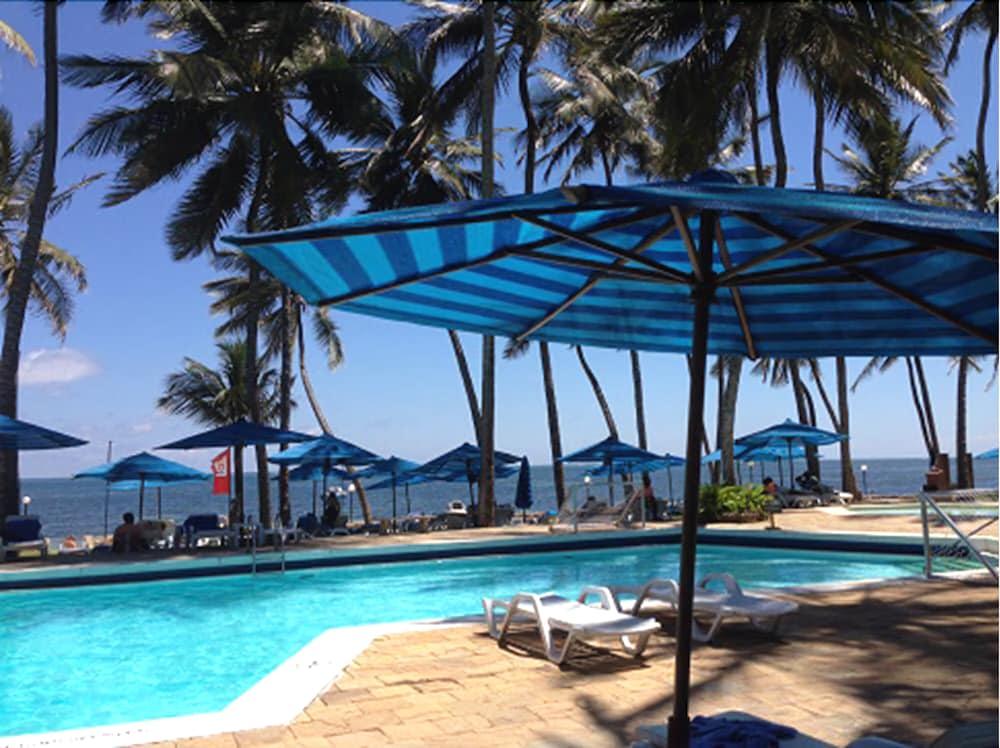 Kenya Bay Beach Hotel Бамбурі Екстер'єр фото