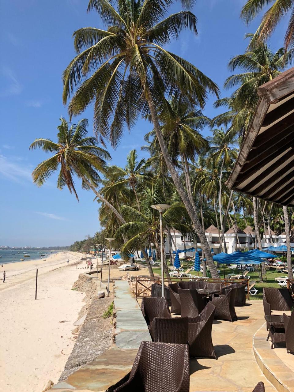 Kenya Bay Beach Hotel Бамбурі Екстер'єр фото